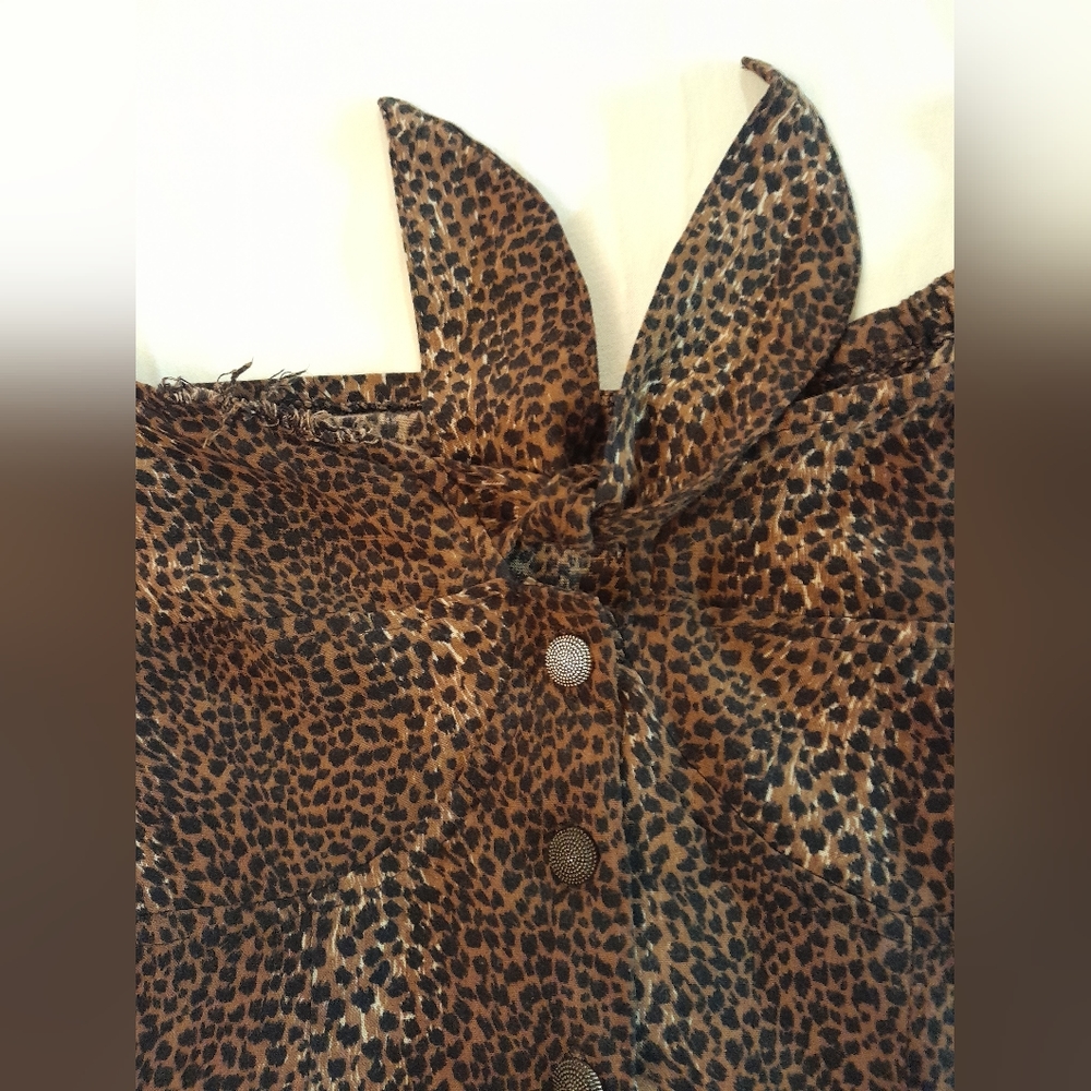 Leopard Print Button Down Crop Top - Picture 3 of 12